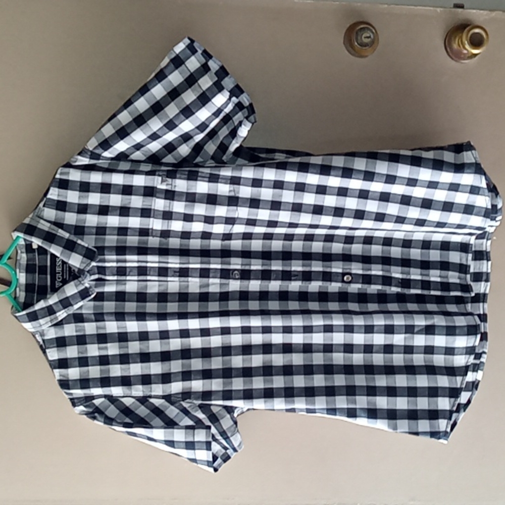 GUESS MEN BOTTON UP DRESS SHIRT BLACK , WHITE AND GREY PLAID SIZE XXL